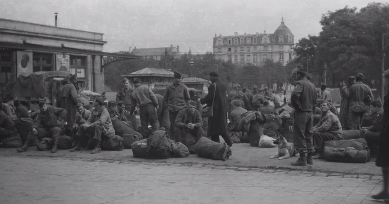 Illustration for article titled Newly discovered pictures show the everyday life of a WWII soldier